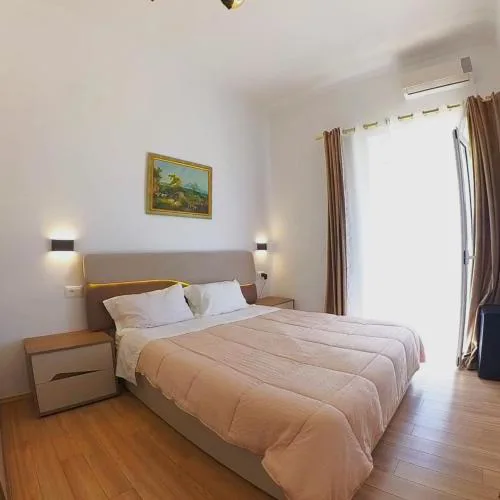 Mateo Rooms