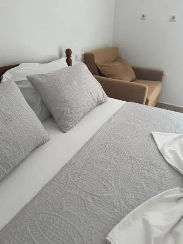 Qirjako's Rooms