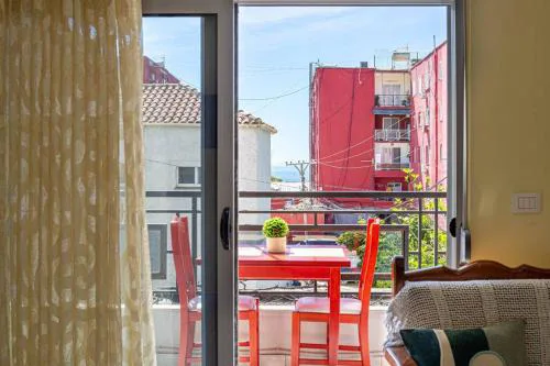 Stella's Central - 1min beach, kitchen & balcony