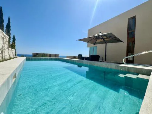 Elite Vila with Pool, Green Coast