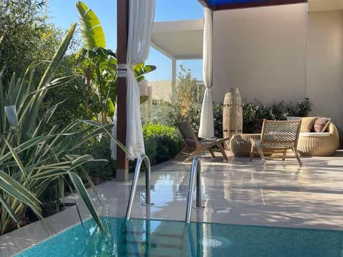Green Coast beach villa with pool, hot tub & sauna