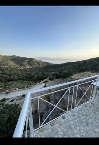 VILLA NEFELI