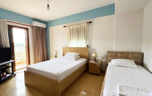 Antonia Rooms Qeparo