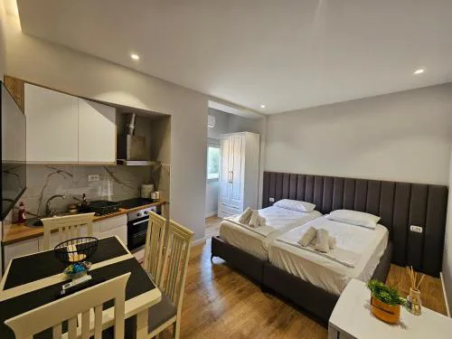 1-Leo"s Apartaments Sarande
