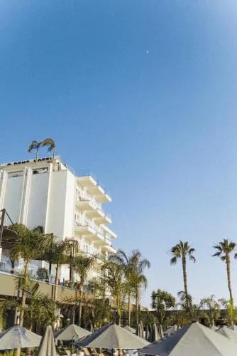 Demi Hotel