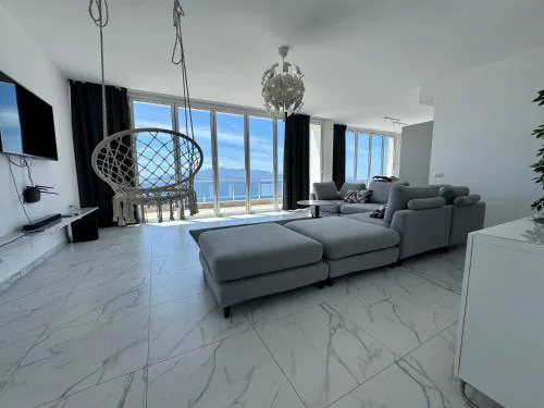 Penthouse Paulina
