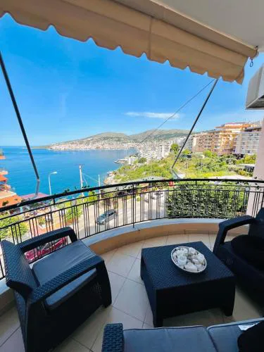 Santa Eye apartment