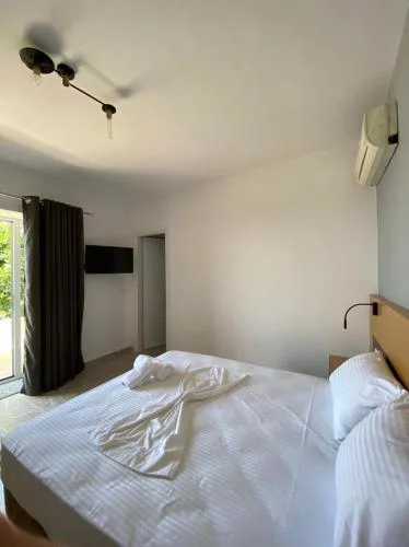 Seafront Rooms - Private Beach Access