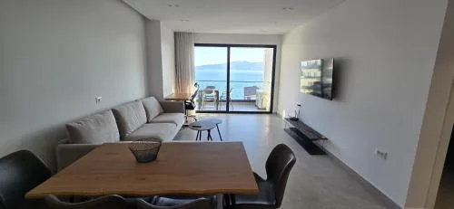 SeaLuxe Residence