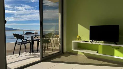 Spring Sea View Apartment
