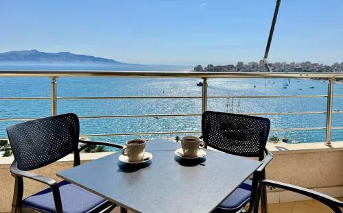 Two Worlds Sea View Apartment
