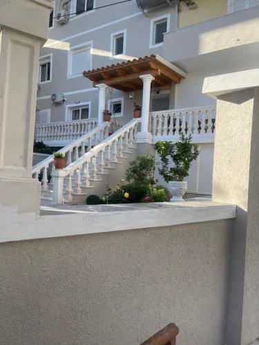 Villa Henrik 77 Saranda Centrum