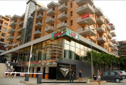 2 Bedrooms Seaside View Apart, free parking.