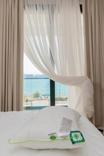 B&B Champagne, Vlore Bay