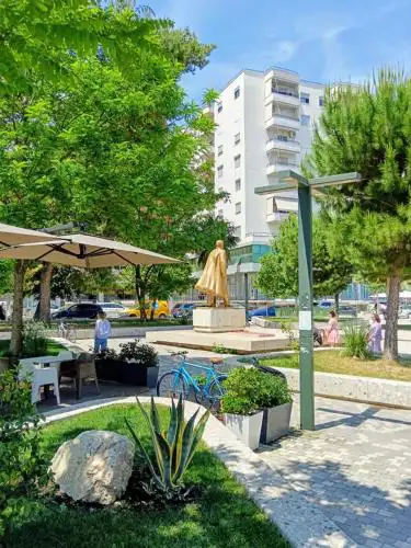 Boulevard Apartment