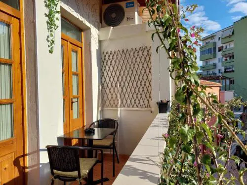 Godard Apartments