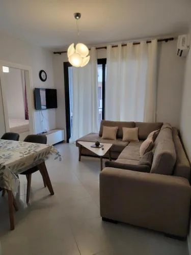 Henri's Apartment - 2 Vlore