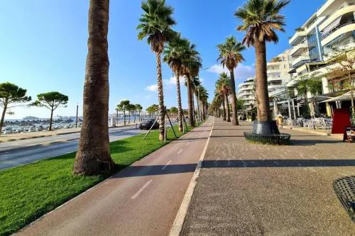 Lungomare Daily Sleeps 2 Beachfront