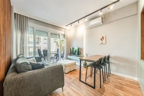 Luxury Seaview Apartment by PikHost