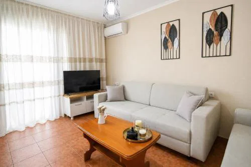 Castel Apartment near Old Town & Castle, Easy Parking