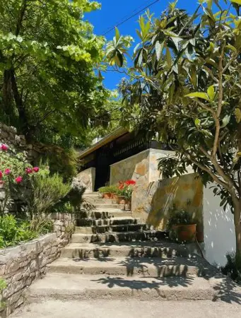 Latifi Guesthouse
