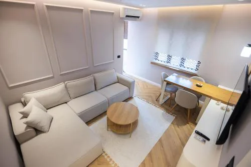 Ami's Apartments