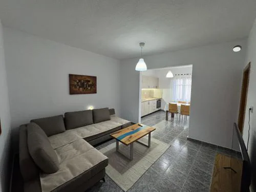 Ili's Apartment, Pogradec