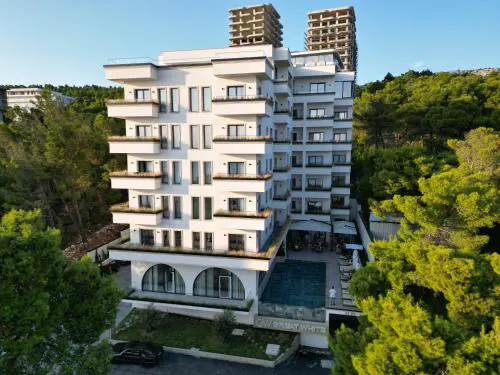 GREAT WHITE HOTEL
