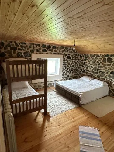 3 VELLEZERIT DOCI GUEST HOUSE