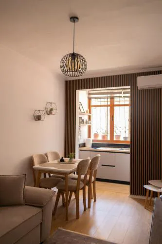 Radeshi House