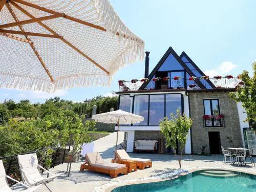 Sunrise House - Swimming Pool