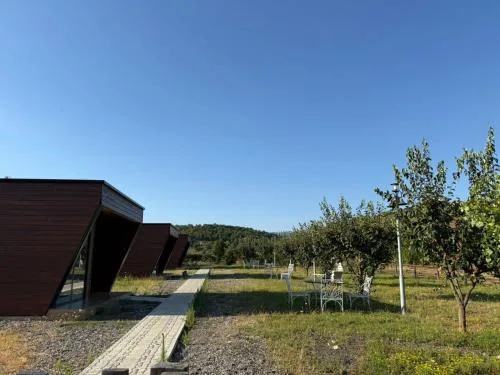 Shtegu I Gjelber- Wood Rooms