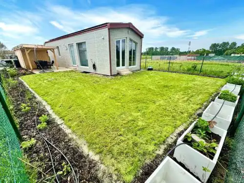 Ferienhaus am Badesee mit Garten