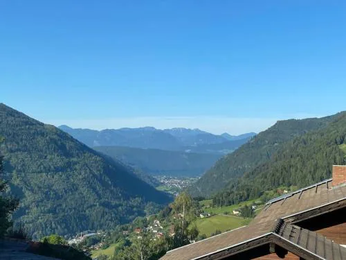 Gemütliches Bergappartement mit Seeblick