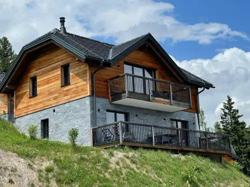 Tomtegl-Bergchalet-No-10-mit-Privatsauna-Infinitypool-Kamin-Fitnessraum-1500m-Seehoehe