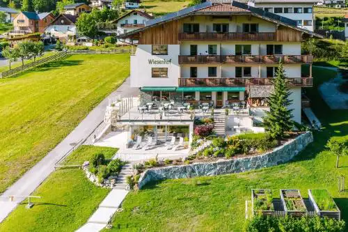 Wiesenhof, Hotel direkt am See