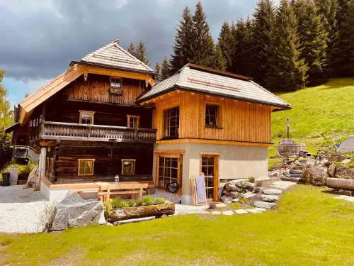 SEPPKEUSCHE - historisches Chalet mit Zirbensauna und Hotpot