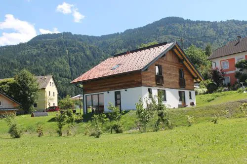 Huis 3landenpunt AT-SLO-IT bij de piste
