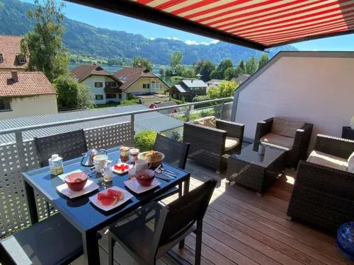 with lake view Comfortable holiday residence