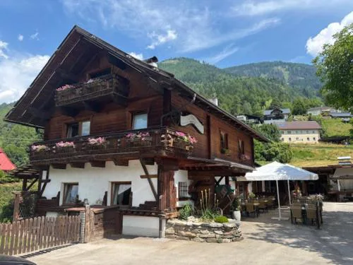 May's Apartments & Restaurant