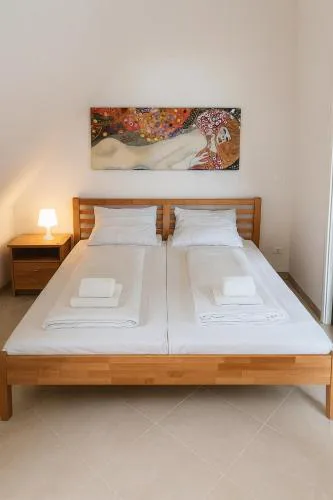 Waterfront Lake Apartment for 8 Persons with Free Parking