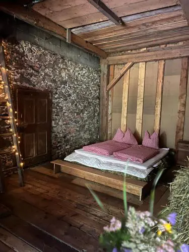 Heubett in Bauernscheune - Schlafen im Bergheu