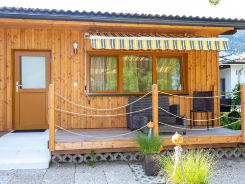 Bungalow by Lake Ossiach with Mountain Views