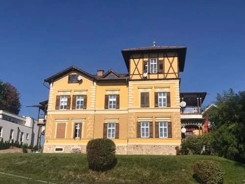 Historische Villa Zentrum Velden by Kunte