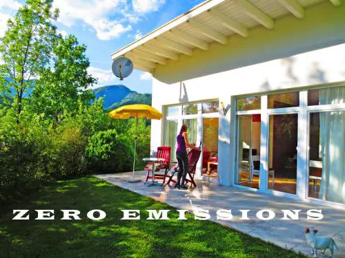 FLORES, Ferienhaus oder Doppelzimmer, im Grünen, 5 Gehminuten ins Zentrum, Parkplatz, zero emissions