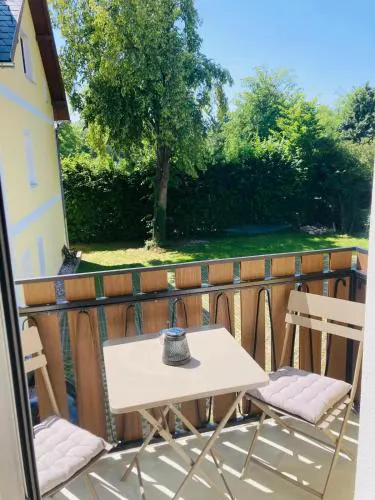 Apartment beim Schloss Ort mit Balkon und Parkplatz