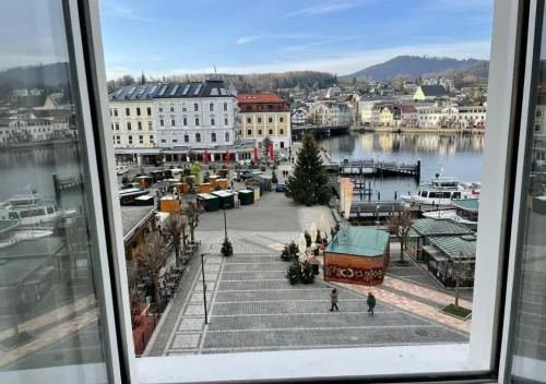 Suite Marie Antoinette, Blick auf den Stadtplatz, Traunseeblick - ideal für Paare und Kulturinteressierte