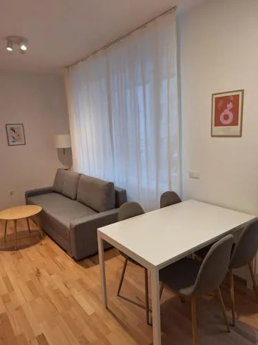 Central apartment with terrace and parking space
