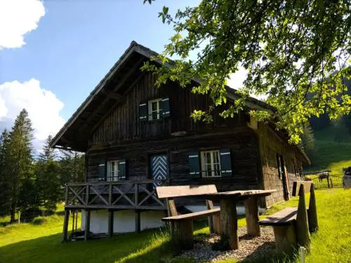 Hütten-Idylle im Naturparadies