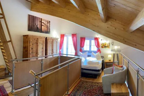 Chalet Salzburg, Dienten
